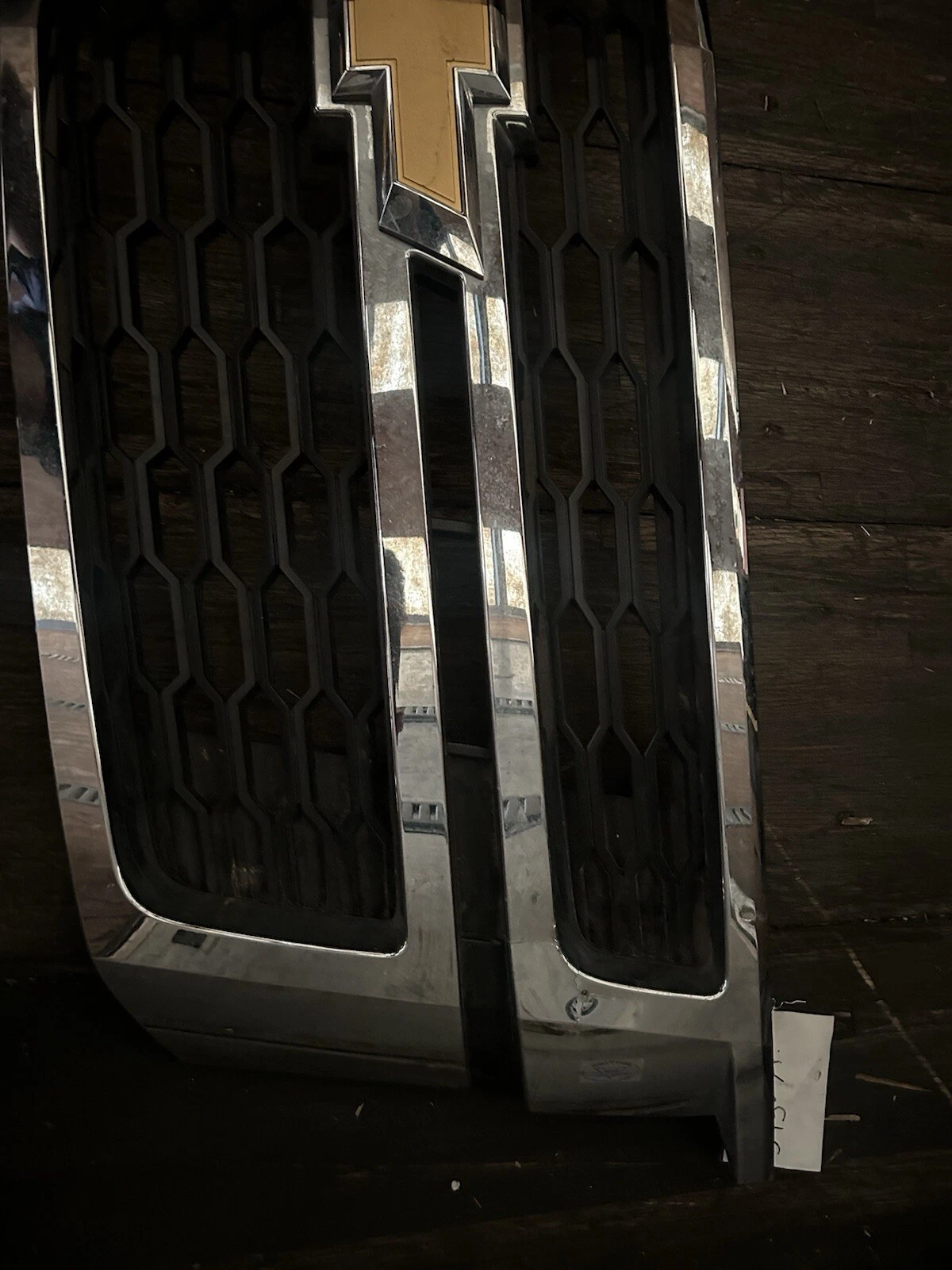2015-2020 CHEVROLET TAHOE SUBURBAN FRONT BUMPER CHROME GRILLE W/ EMBLEM OEM - Image 4