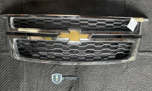 2015-2020 Chevy Tahoe, Surburban OEM Chrome Grill w/ Emblem, 23440914 Local Pick