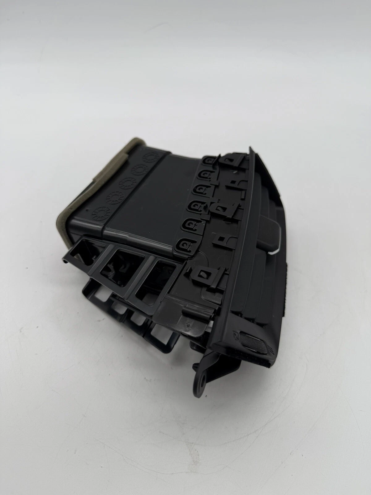 2015 - 2018 CHEVROLET SILVERADO 1500 RIGHT DASH AIR VENT 20943683 OEM - Image 4