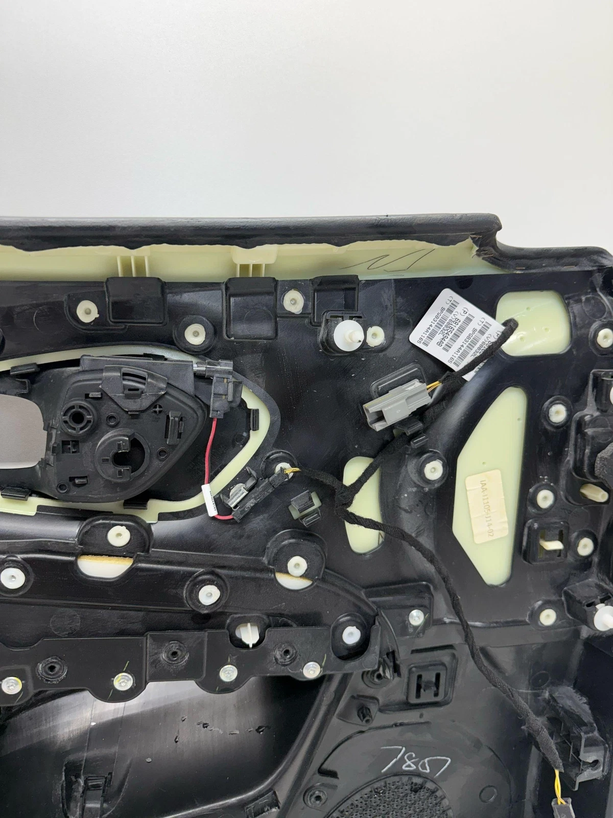 2014-2019 JEEP CHEROKEE RIGHT PASSENGER FRONT INTERIOR DOOR PANEL TRIM COVER - Image 8