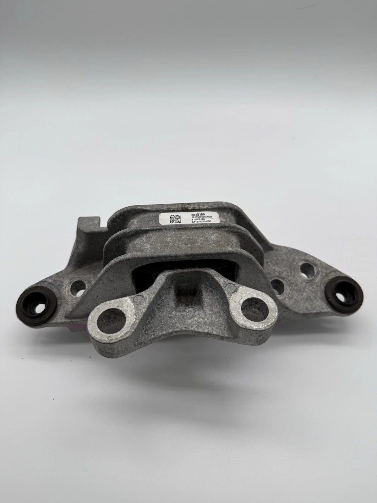 2016-2019 CHEVROLET CRUZE ENGINE MOTOR RIGHT PASSENGER SIDE BRACKET MOUNT OEM - Image 3