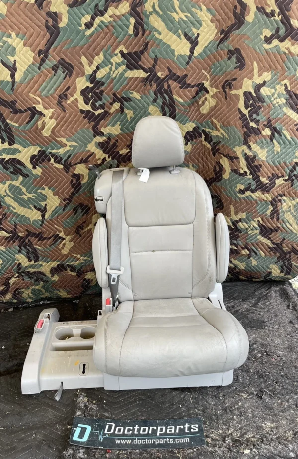 2017 TOYOTA SIENNA 2nd Row Seats