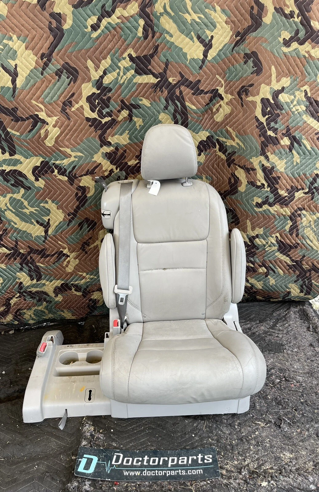2017 TOYOTA SIENNA 2nd Row Seats