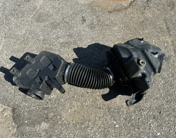 2012 Dodge Caravan Used Air Cleaner Assembly fits Grade A OEM⭐️⭐️