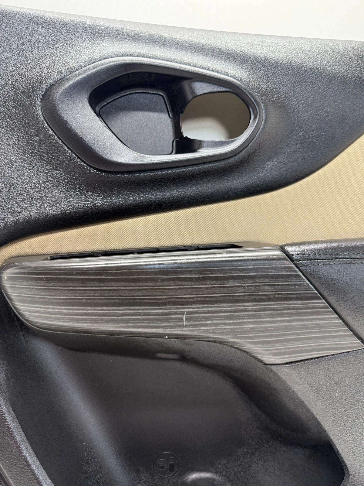2014-2019 JEEP CHEROKEE RIGHT PASSENGER FRONT INTERIOR DOOR PANEL TRIM COVER - Image 11