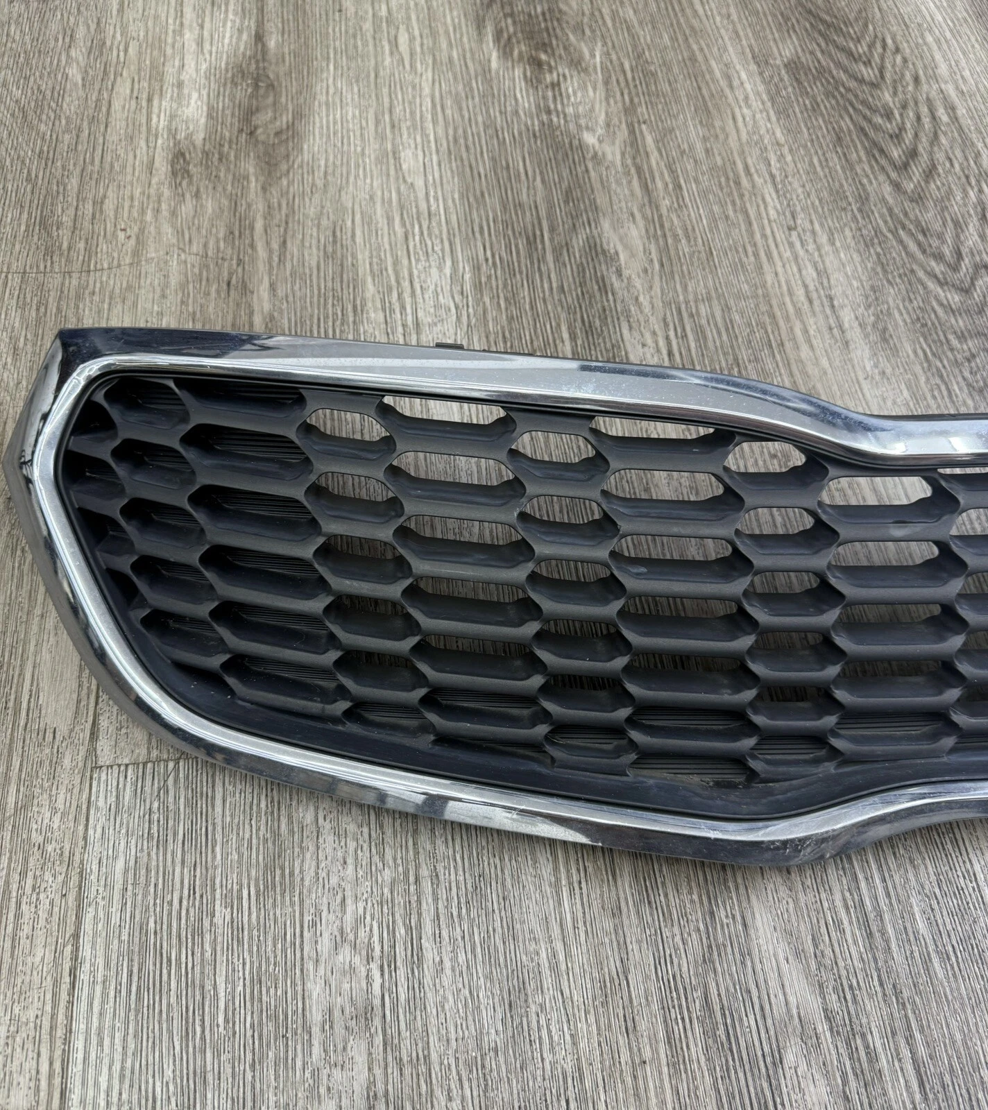 2014-2016 KIA Forte Radiator Front Grille Assembly (86351-A7500) OEM - Image 3