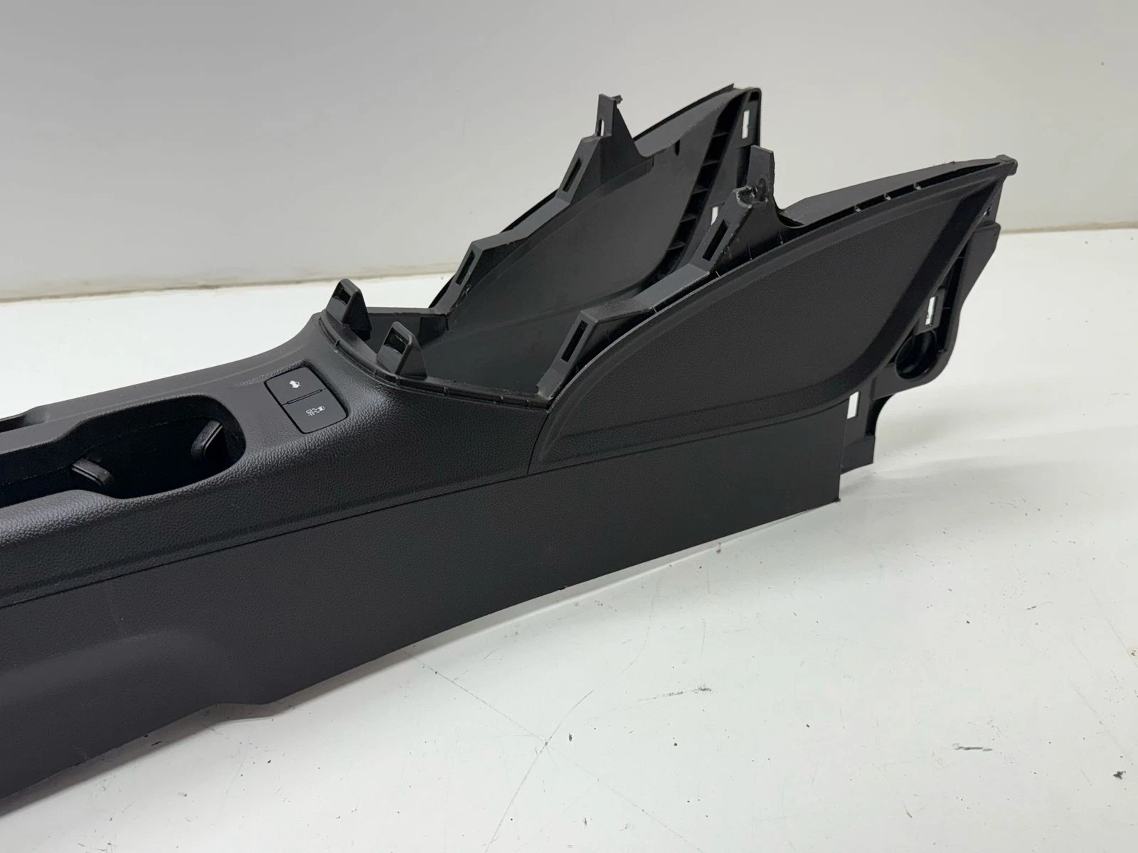 2017-2020 CHEVROLET SONIC CENTER CONSOLE BASE 42532293 SEDAN OEM - Image 11