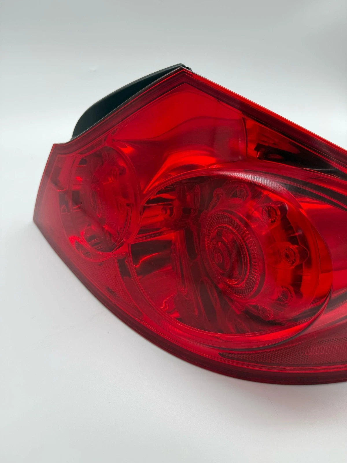 2010-2013 INFINITI G37 SEDAN RIGHT PASSENGER SIDE TAILLIGHT LAMP OEM RH - Image 3