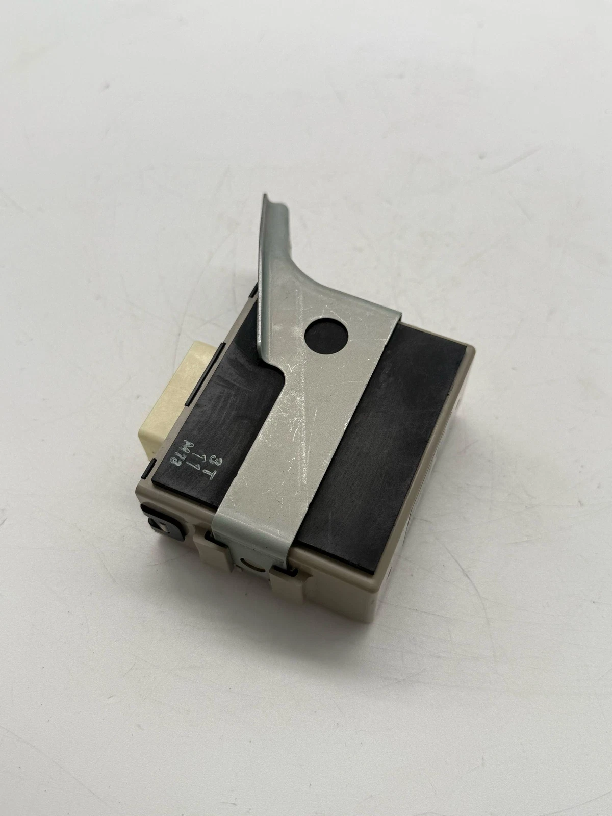 2010-2019 TOYOTA 4RUNNER TURN SIGNAL FLASHER MODULE P/N 81980-60160 - Image 2