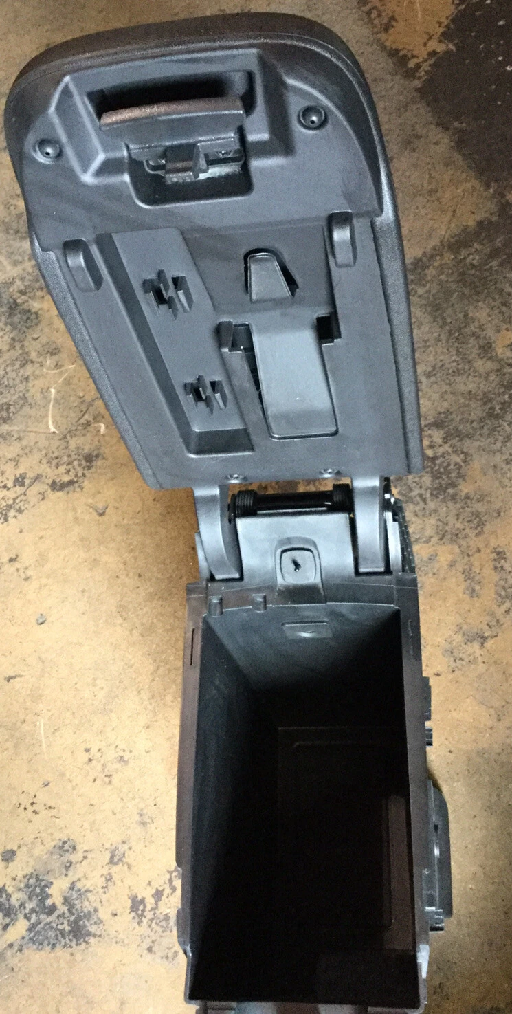 2018 - 2019 CHEVROLET EQUINOX CENTER CONSOLE STORAGE COMPARTMENT BOX TRAY OEM - Image 4