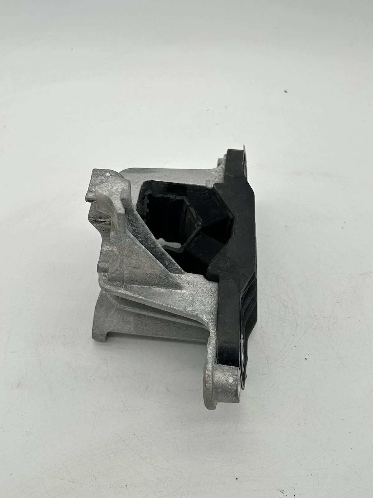 OEM GM Automatic Transmission Mount Left 39037511 Chevrolet Cruze 2016-2019 - Image 9