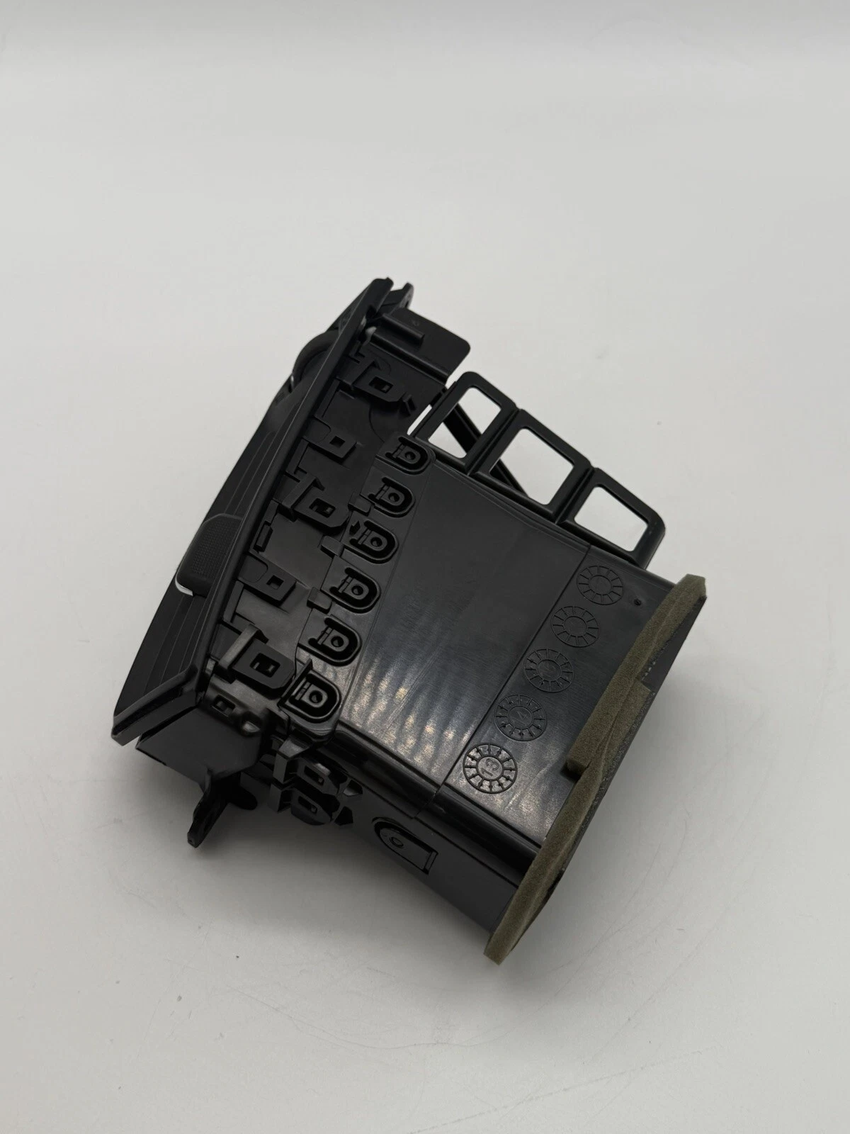 2015 - 2018 CHEVROLET SILVERADO 1500 RIGHT DASH AIR VENT 20943683 OEM - Image 6