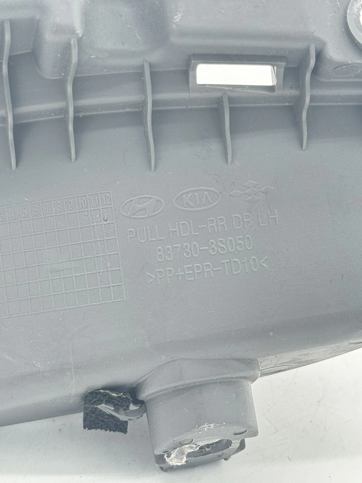 2011- 2014 HYUNDAI SONATA GLS FRONT LEFT DOOR INTERIOR PULL HANDLE - Image 8