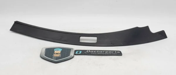 220-63698 Tail Light Bolt Cover Nissan Murano Passenger Right 2003 04 05 06 2407