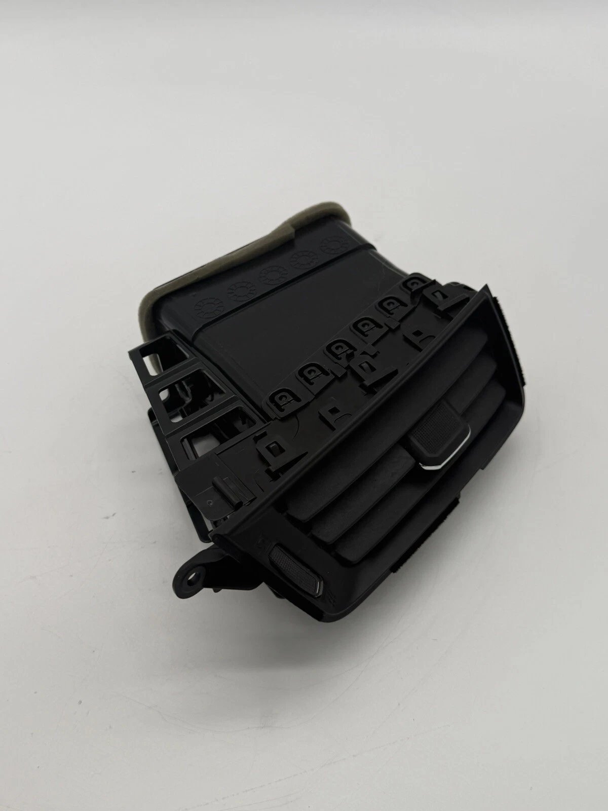 2015 - 2018 CHEVROLET SILVERADO 1500 RIGHT DASH AIR VENT 20943683 OEM - Image 3