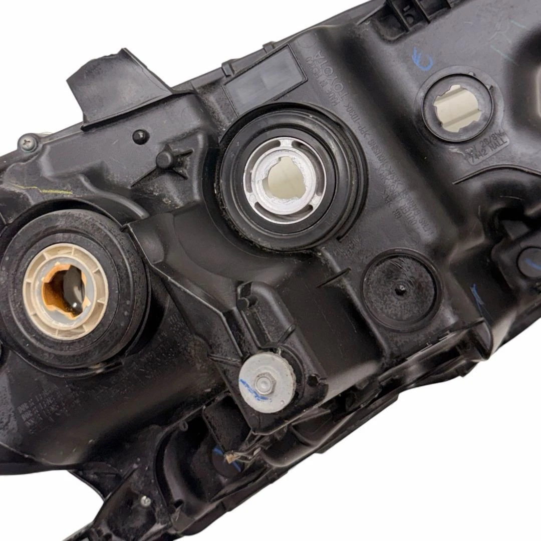 2014-2018 TOYOTA TACOMA LH LEFT SIDE HEADLIGHT USED OEM - Image 5