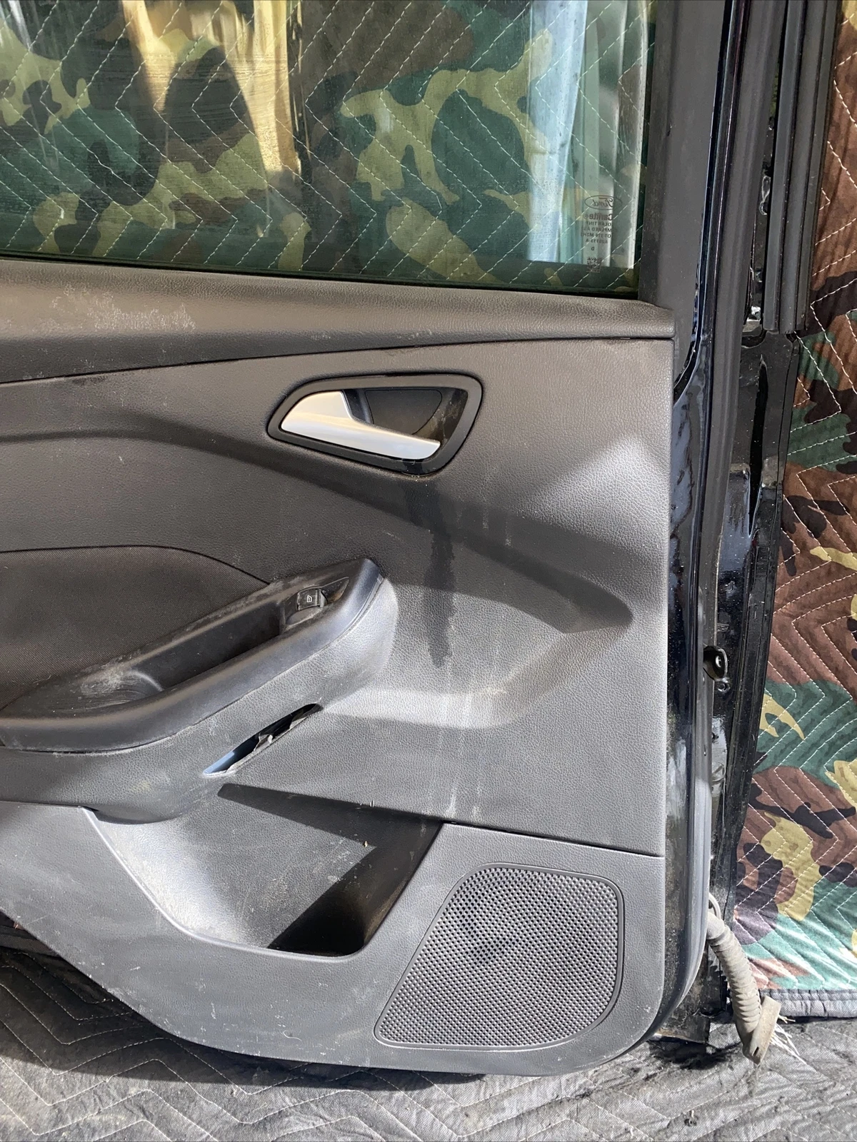 2013 - 2018 FORD FOCUS LEFT LH REAR DRIVER SIDE DOOR USED LOCAL PICK UP - Image 3