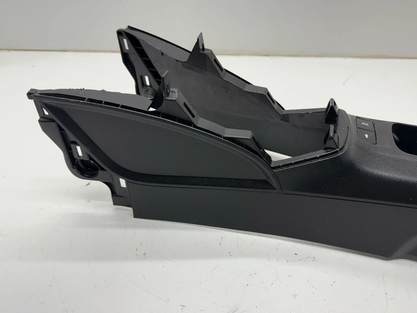 2017-2020 CHEVROLET SONIC CENTER CONSOLE BASE 42532293 SEDAN OEM - Image 8