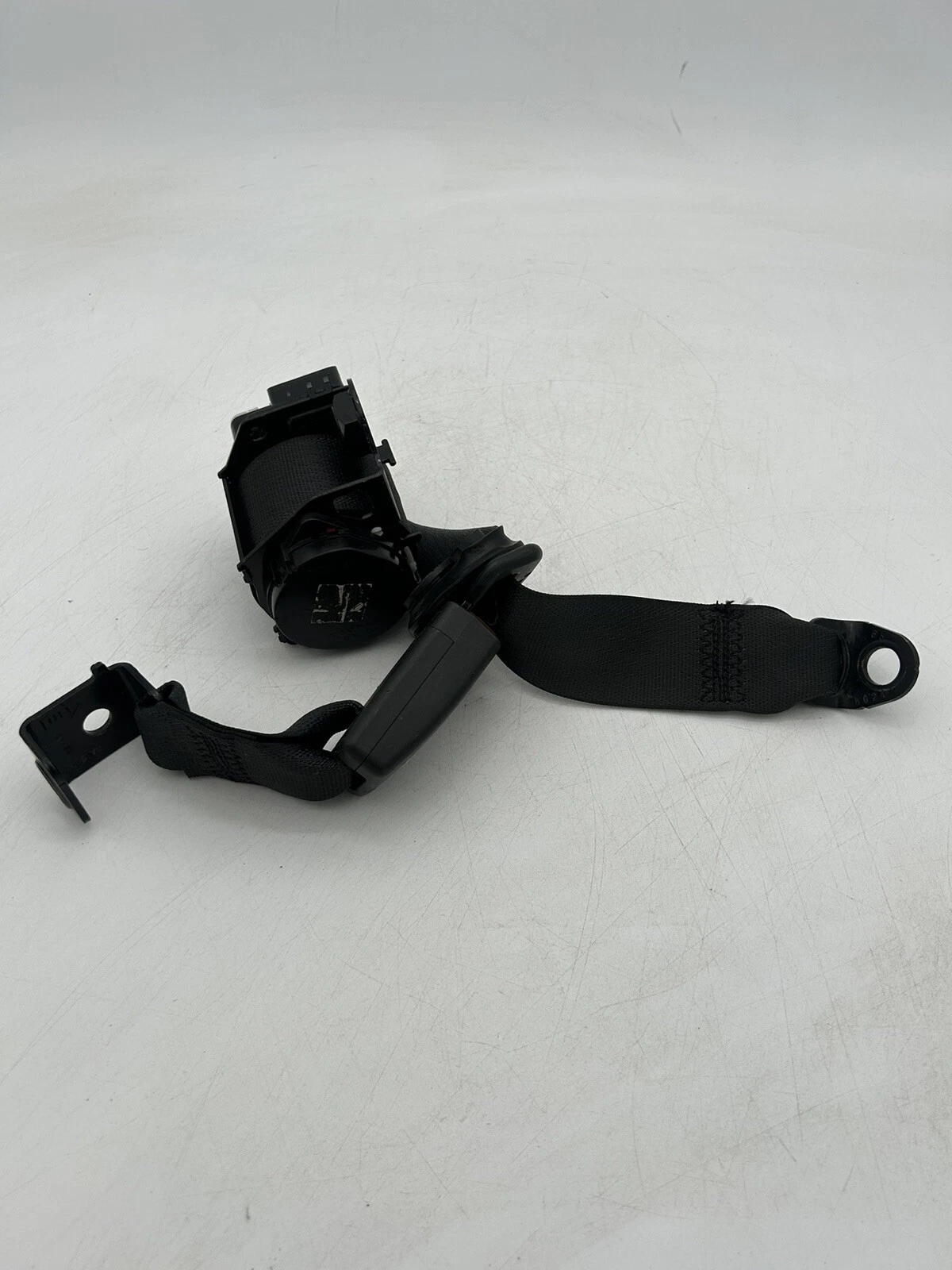 2018-2020 CHEVROLET SPARK REAR RIGHT PASSENGER SIDE SEAT BELT RETRACTOR 42589893 - Image 2