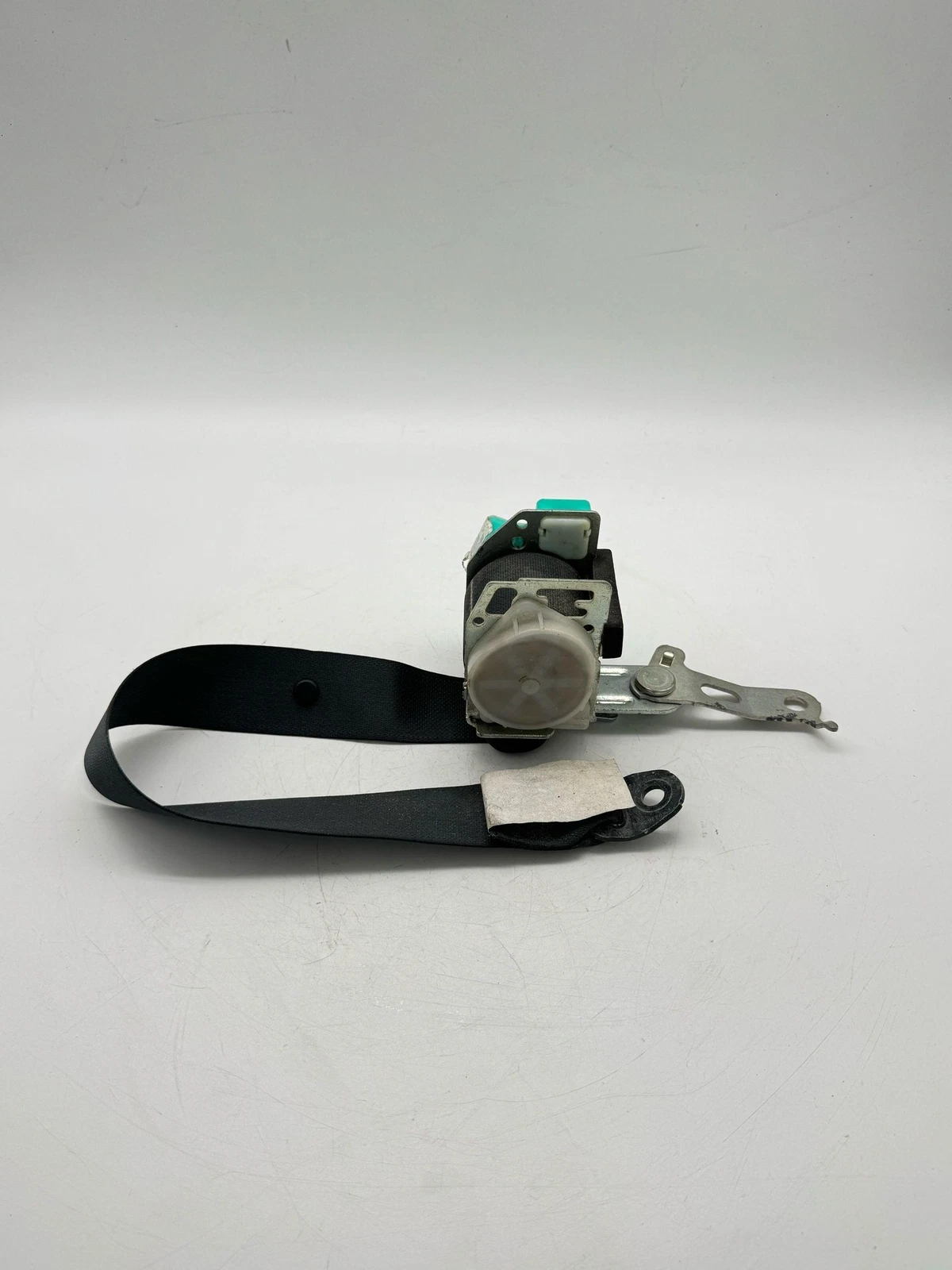 2014-2019 TOYOTA COROLLA SEDAN REAR 2ND ROW RIGHT SIDE SEAT BELT SEATBELT OEM - Image 2