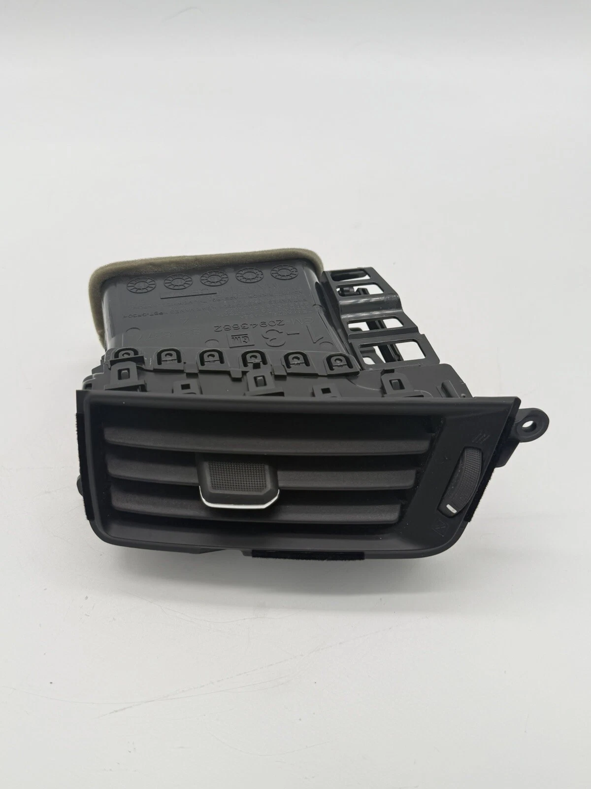 2014-2018 CHEVROLET SILVERADO GMC SIERRA RIGHT DASH AIR VENT 20943682 OEM - Image 2