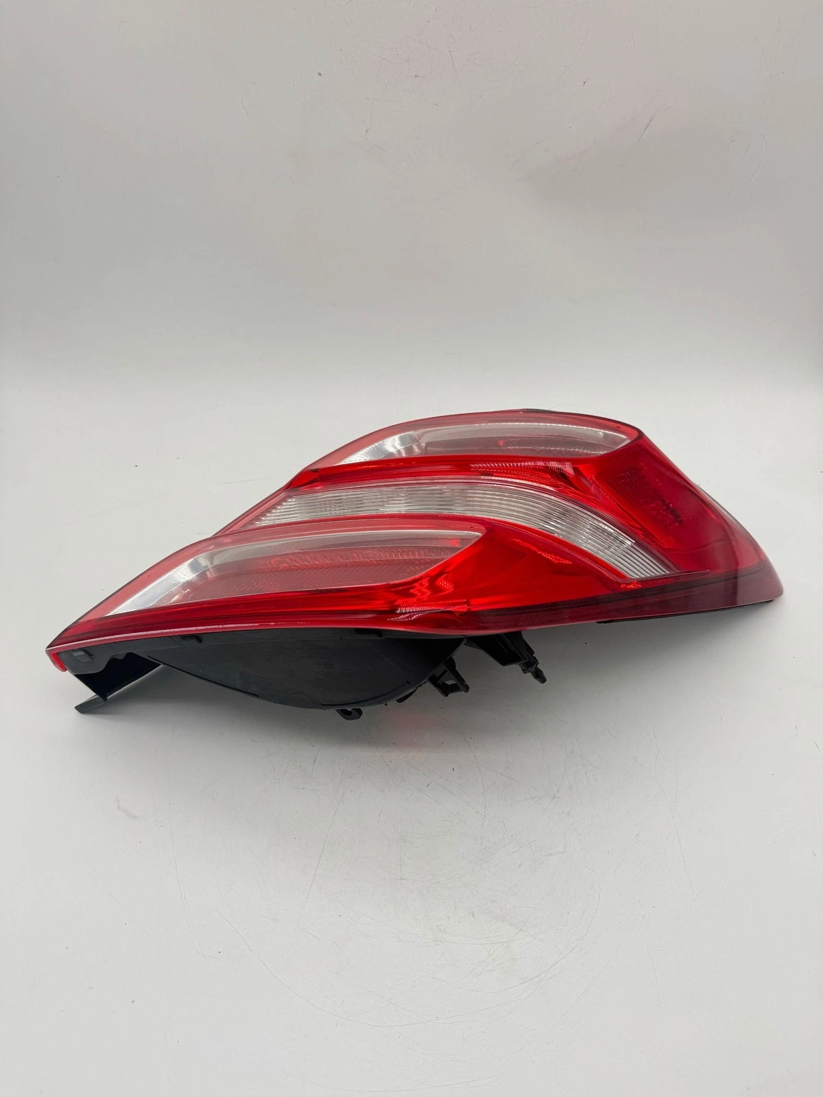 RH 2017-2019 CHEVROLET SONIC RIGHT SIDE TAIL LIGHT SEDAN 94541490 OEM - Image 4