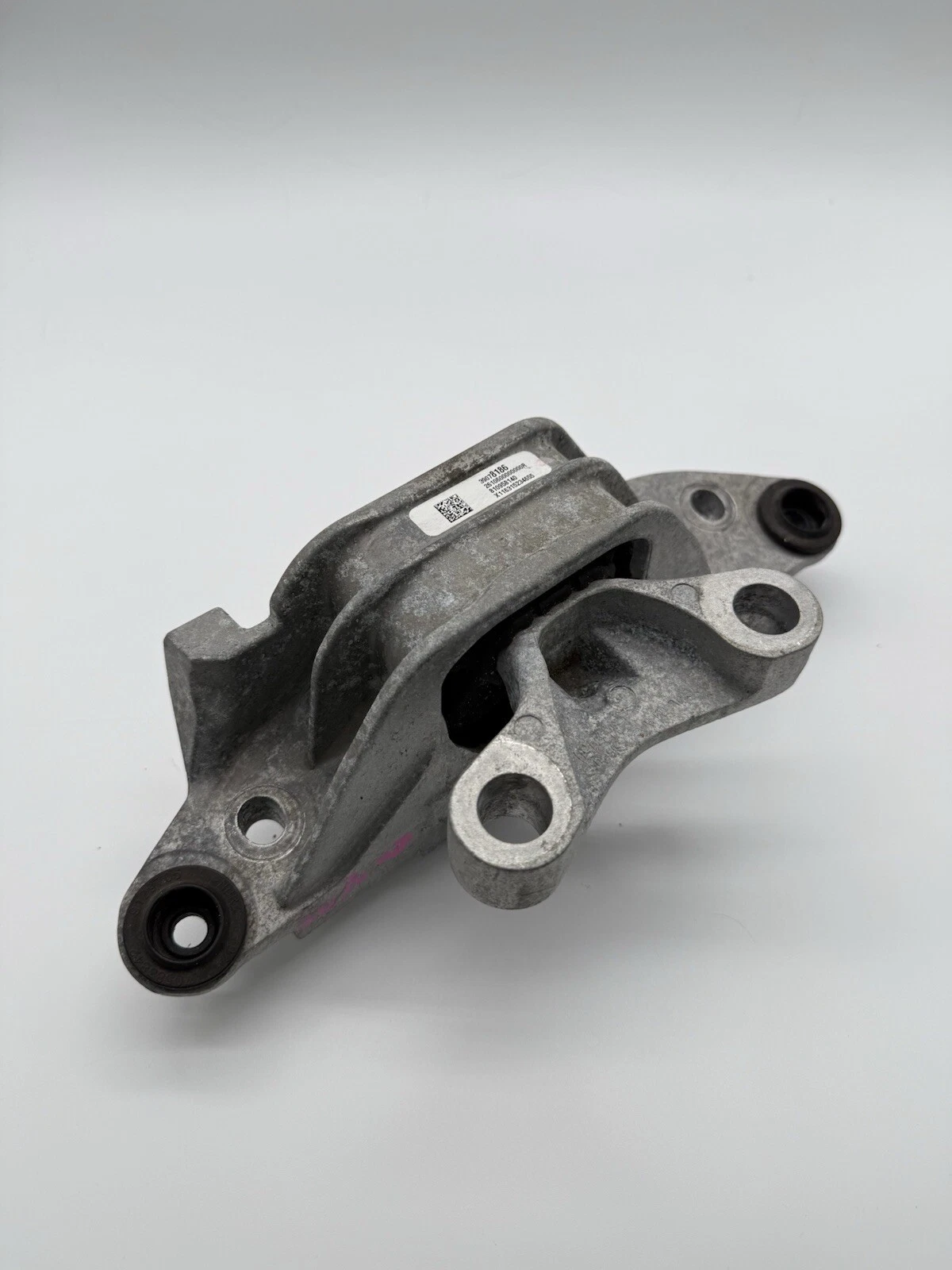 2016-2019 CHEVROLET CRUZE ENGINE MOTOR RIGHT PASSENGER SIDE BRACKET MOUNT OEM - Image 2