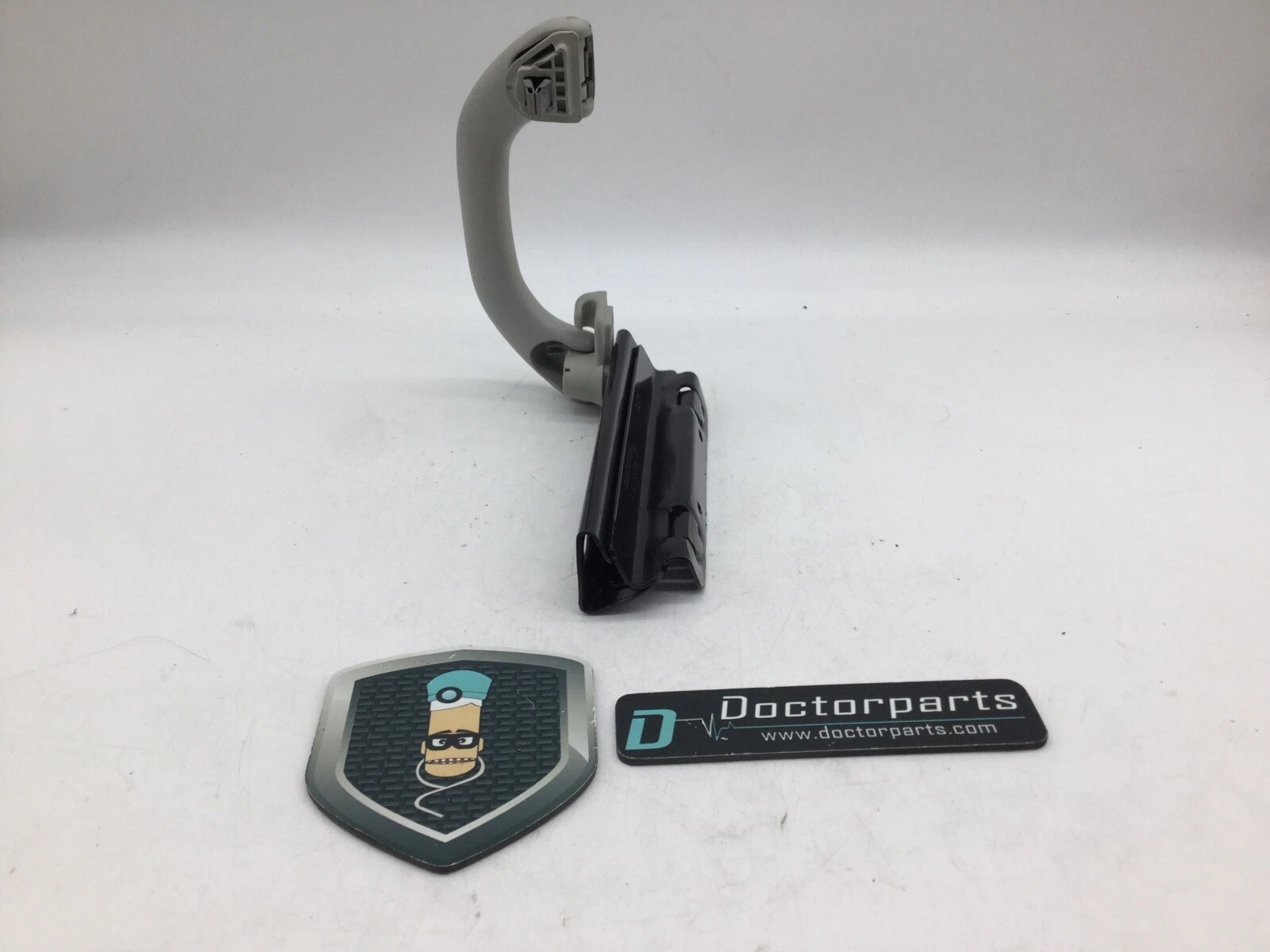 2011-2018 VOLKSWAGEN JETTA BRACKET FOR GRAH HADLE REAR PASSENGER OEM 5C6858687E - Image 2