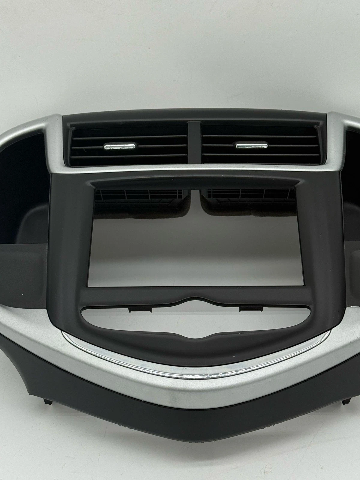 2017-2020 CHEVROLET SONIC RADIO BEZEL WITH VENTS 42526597 - Image 9