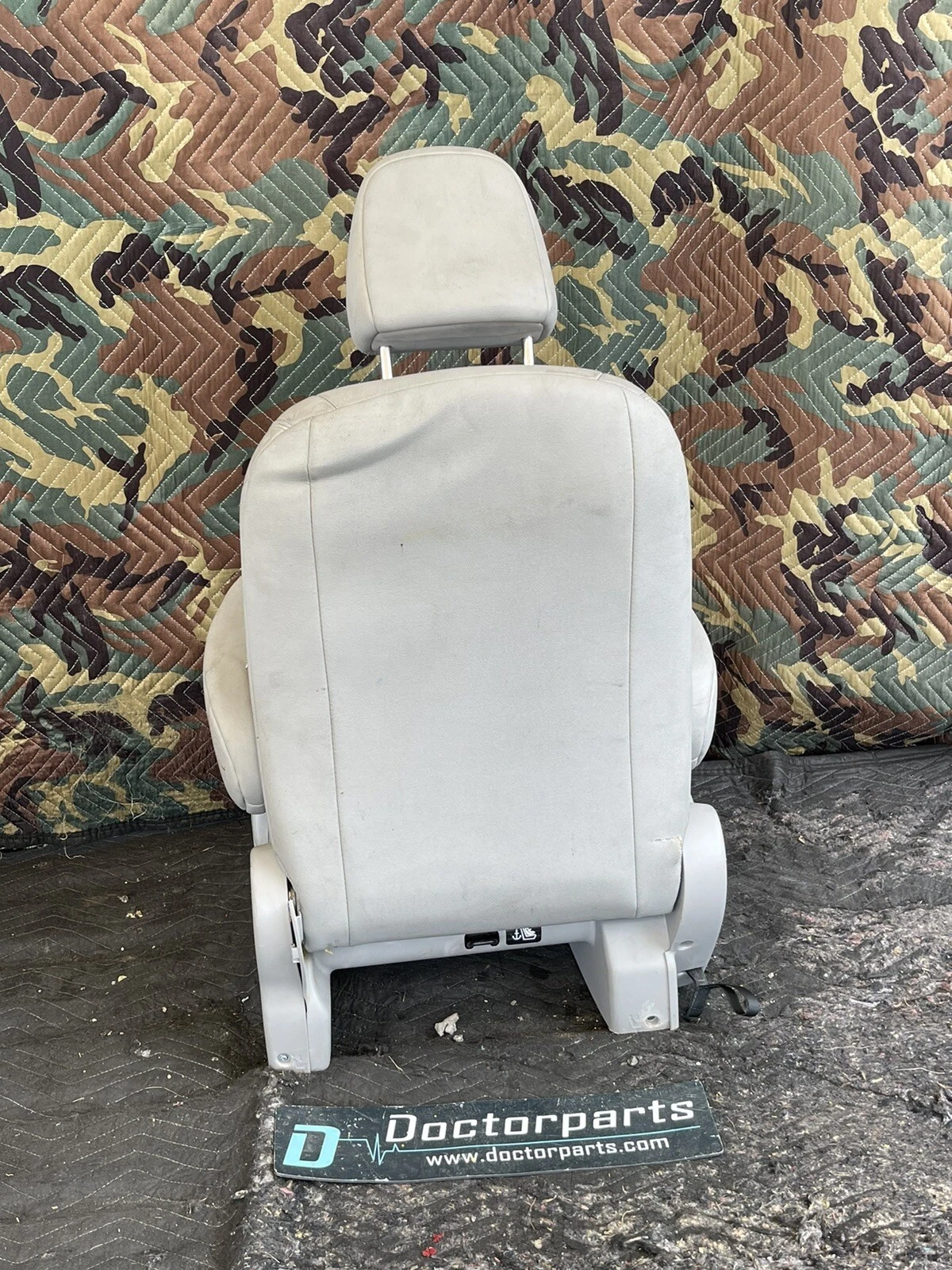 TOYOTA SIENNA REAR RIGHT PASSENGER SEAT (2ND ROW RIGHT) - LEATHER 2017 - Image 3