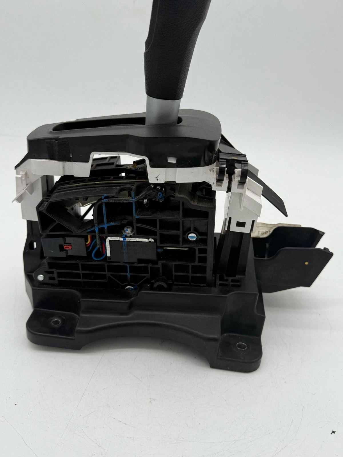 2017-2020 CHEVROLET SONIC SEDAN FLOOR SHIFTER AUTOMATIC OEM - Image 4