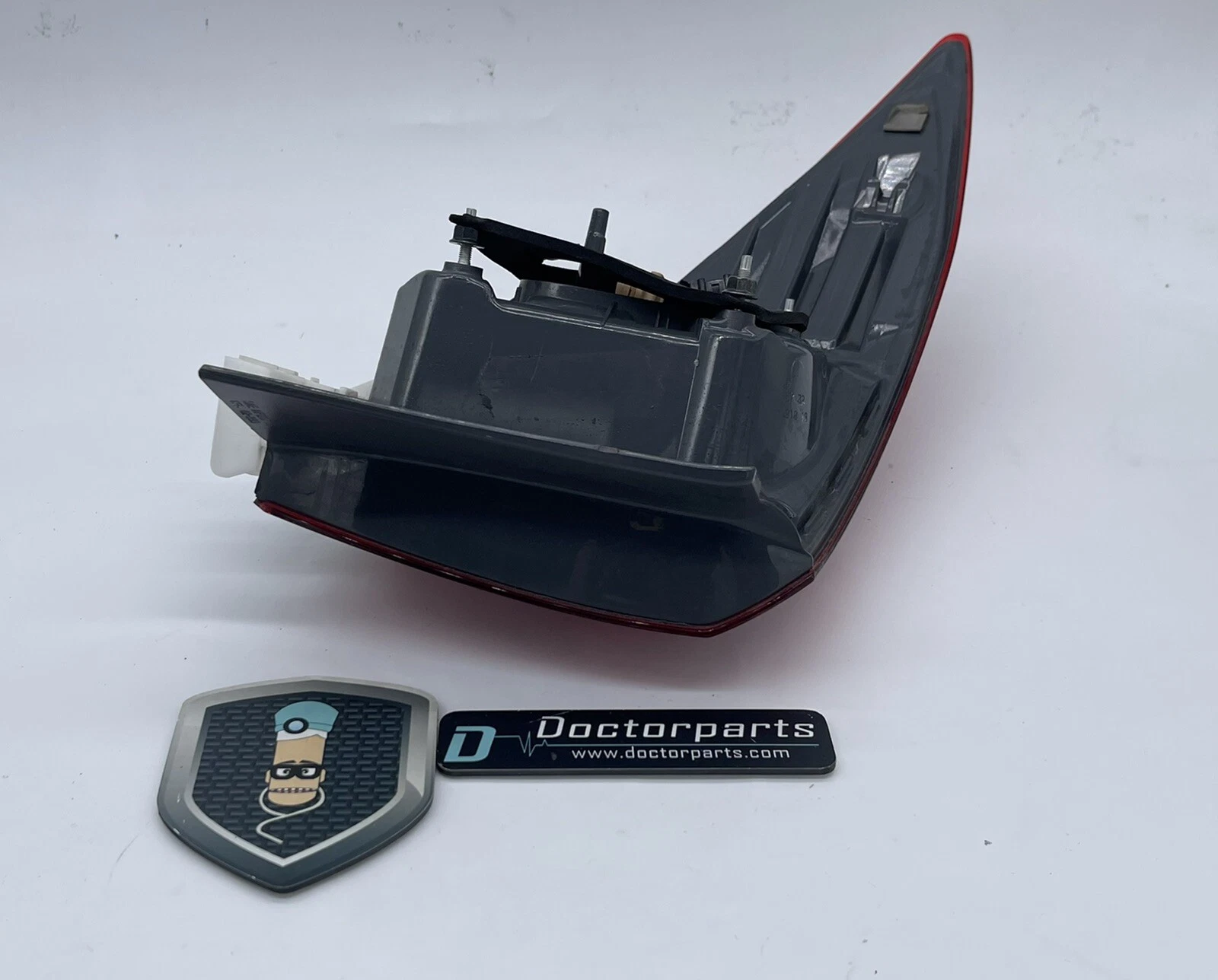2014-2016 TOYOTA COROLLA OEM RIGHT OUTER PASSENGER SIDE TAIL LIGHT ASSEMBLY - Image 3