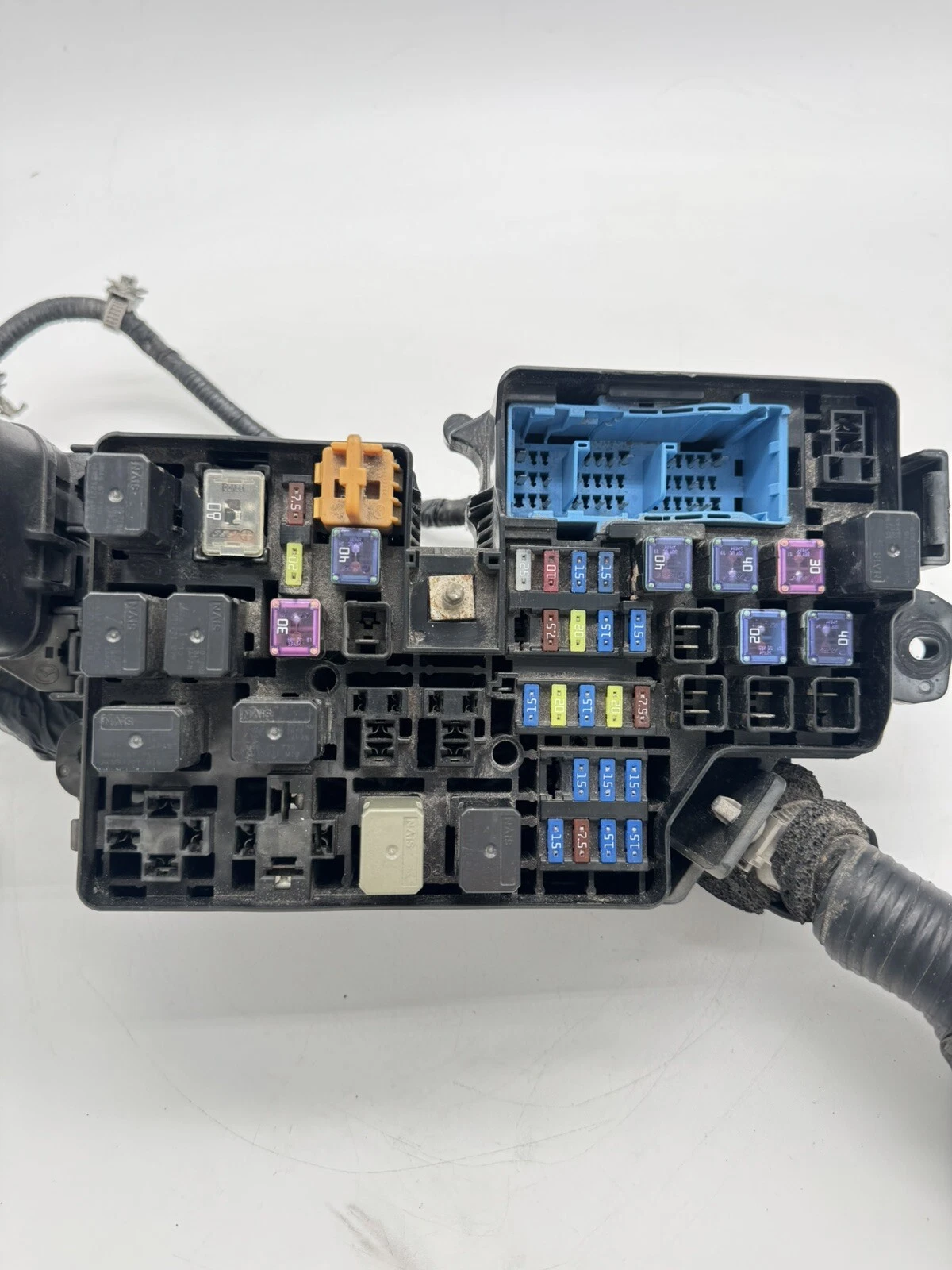 2012-2013 MAZDA 3 FUSEBOX FUSE BOX RELAY MODULE PA66+PPE - Image 4