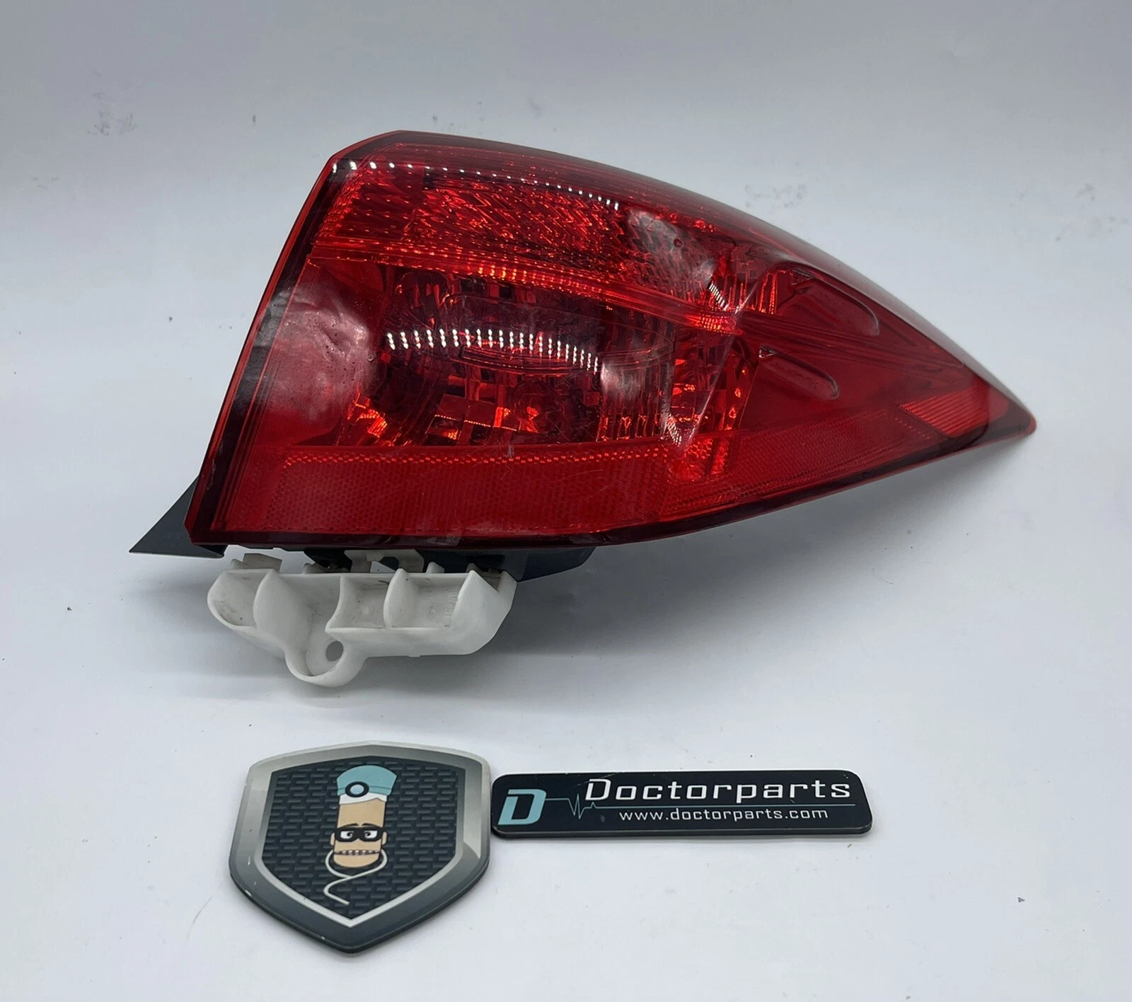 2014-2016 TOYOTA COROLLA OEM RIGHT OUTER PASSENGER SIDE TAIL LIGHT ASSEMBLY