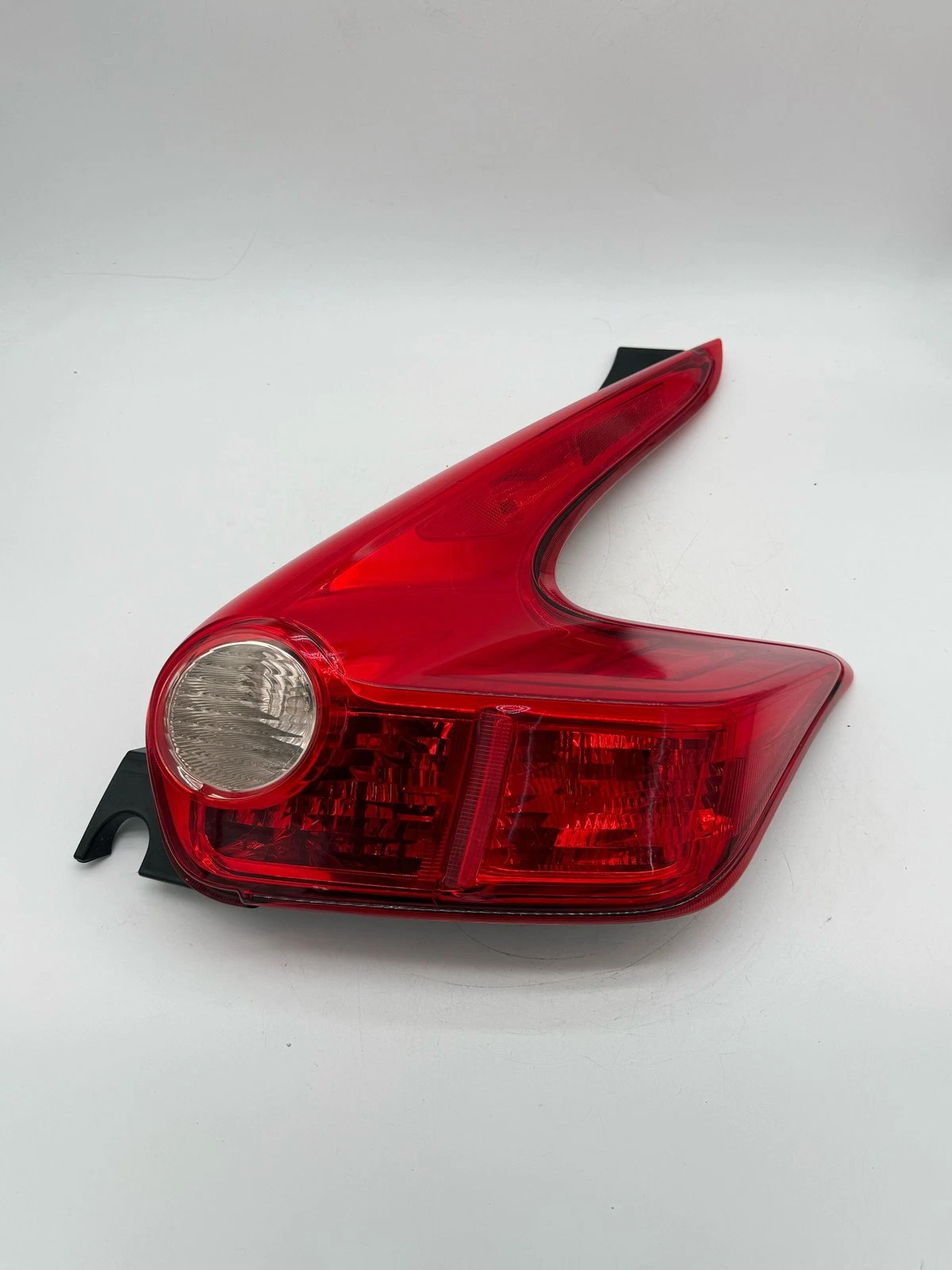 2011-2014 NISSAN JUKE REAR RIGHT PASSENGER TAIL LIGHT BRAKE LAMP TAILIGHT OEM - Image 2