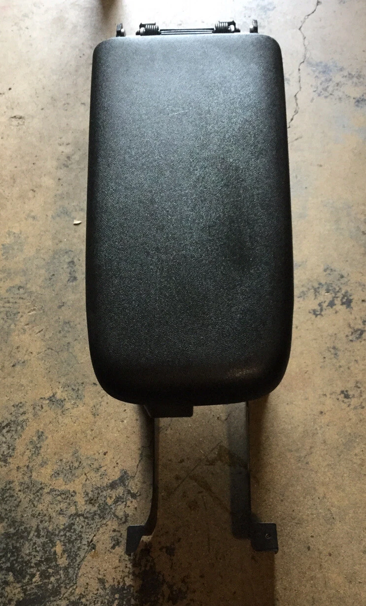 2018 - 2019 CHEVROLET EQUINOX CENTER CONSOLE STORAGE COMPARTMENT BOX TRAY OEM - Image 3