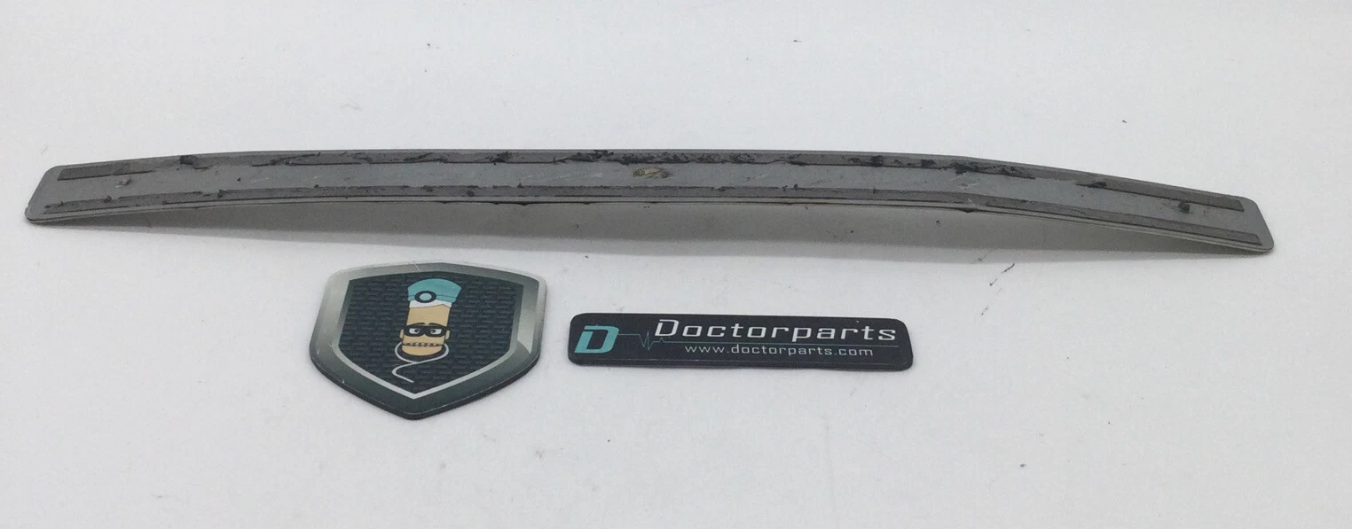 2014-2018 MERCEDES C300 FRONT LEFT DOOR SILL PLATE SCUFF A2046800130 OEM USED - Image 2