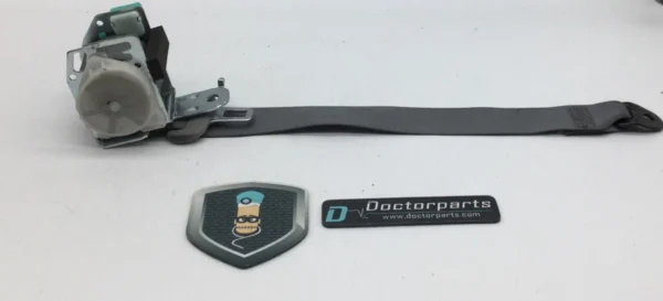 2014-2018 TOYOTA COROLLA REAR SEAT BELT PASSENGERS RIGHT OEM USED 2027652