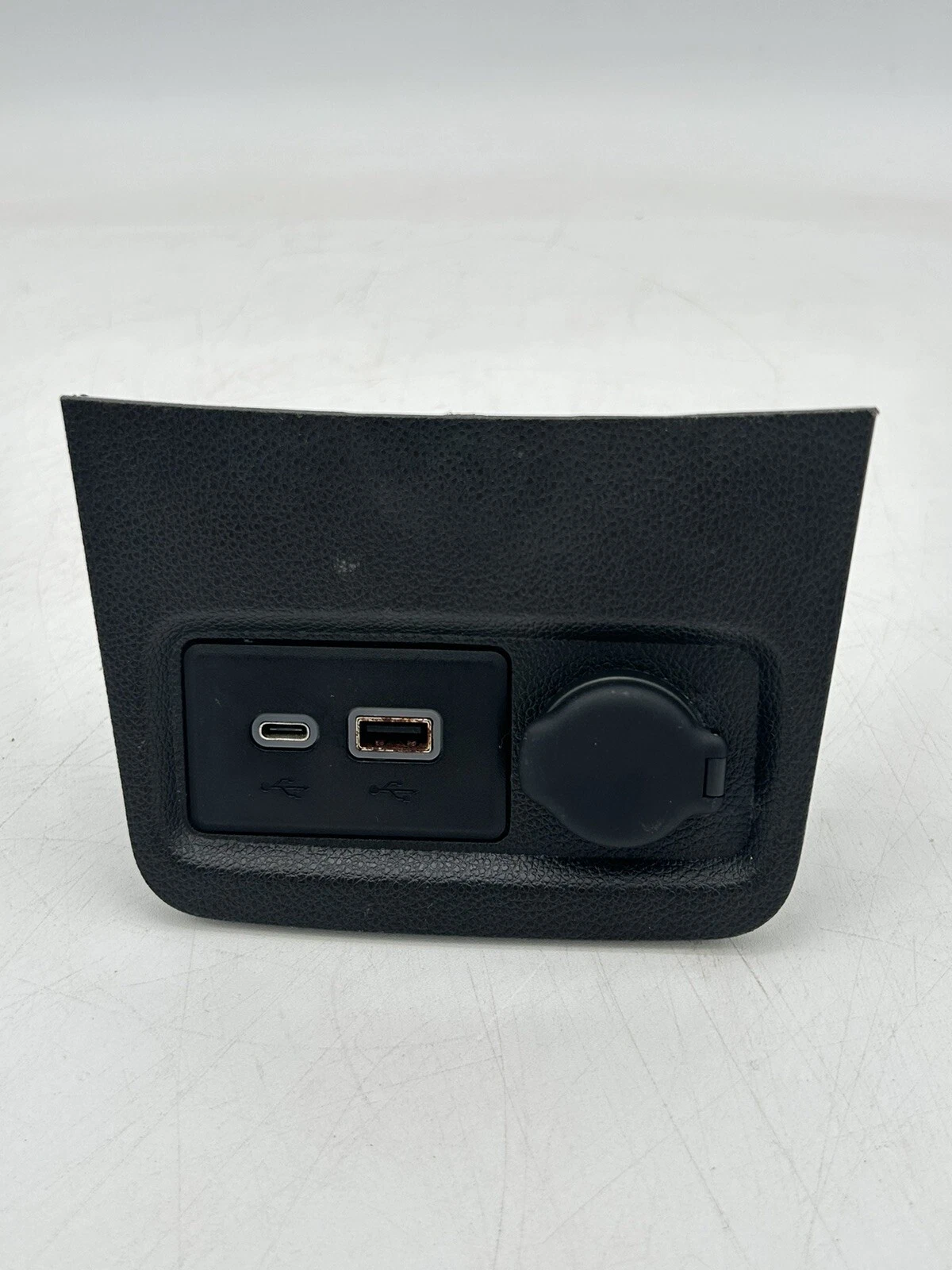 2014-2019 DODGE RAM PROMASTER 2500 GENUINE GM BLACK USB PORT 13529873 OEM ⭐️⭐️⭐️ - Image 2