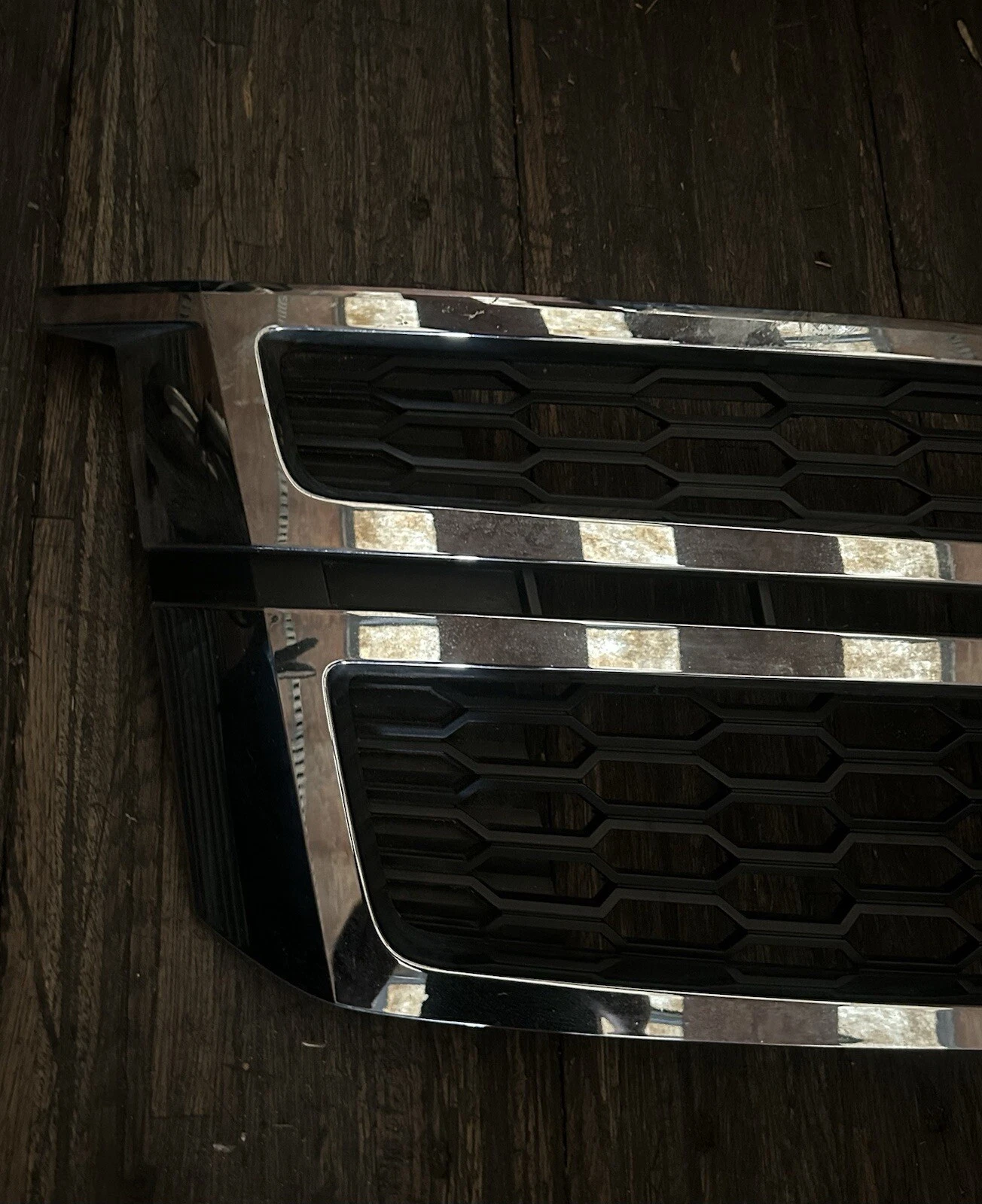 2015-2020 CHEVROLET TAHOE SUBURBAN FRONT BUMPER CHROME GRILLE W/ EMBLEM OEM - Image 2