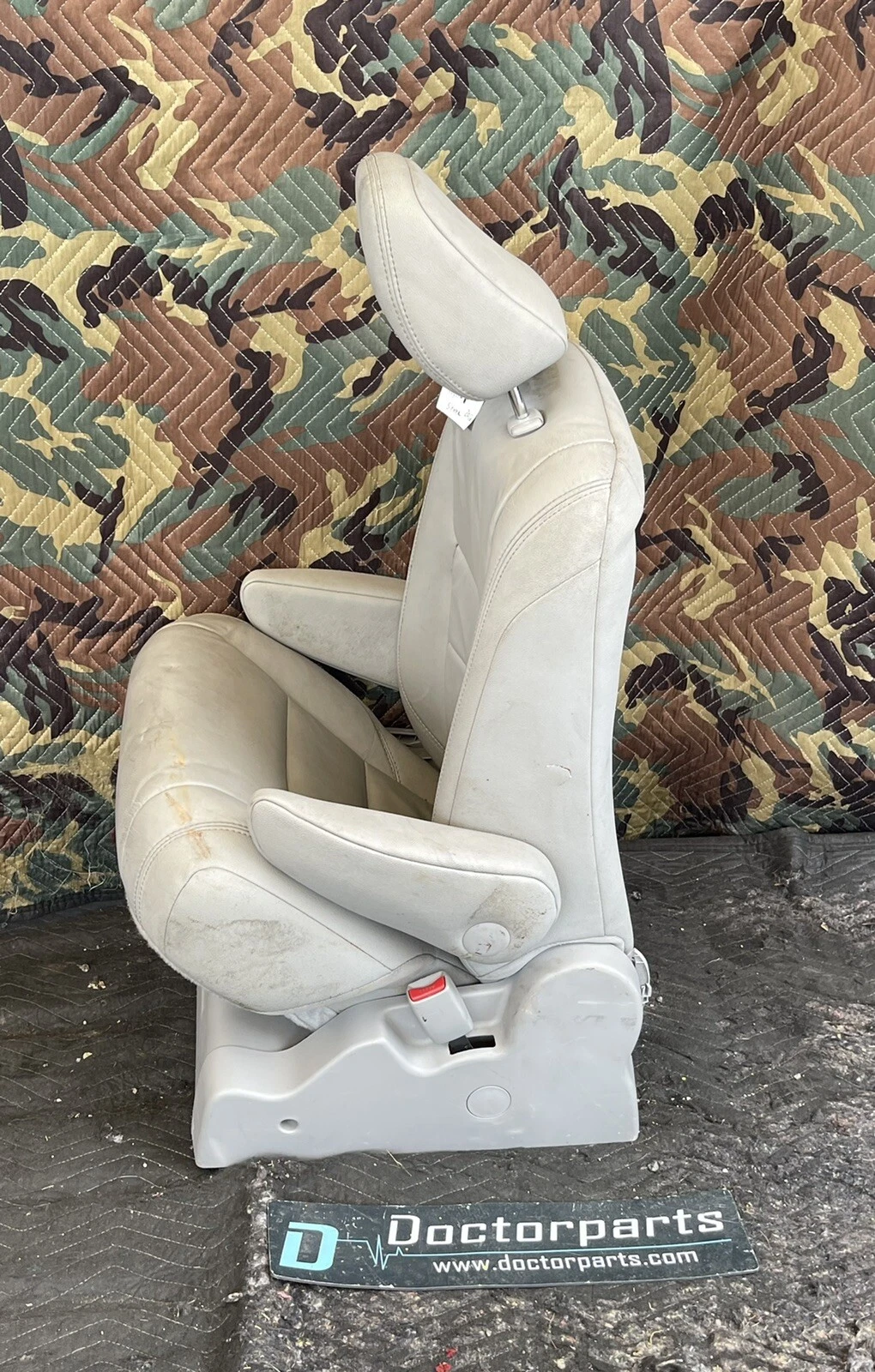 TOYOTA SIENNA REAR RIGHT PASSENGER SEAT (2ND ROW RIGHT) - LEATHER 2017 - Image 4