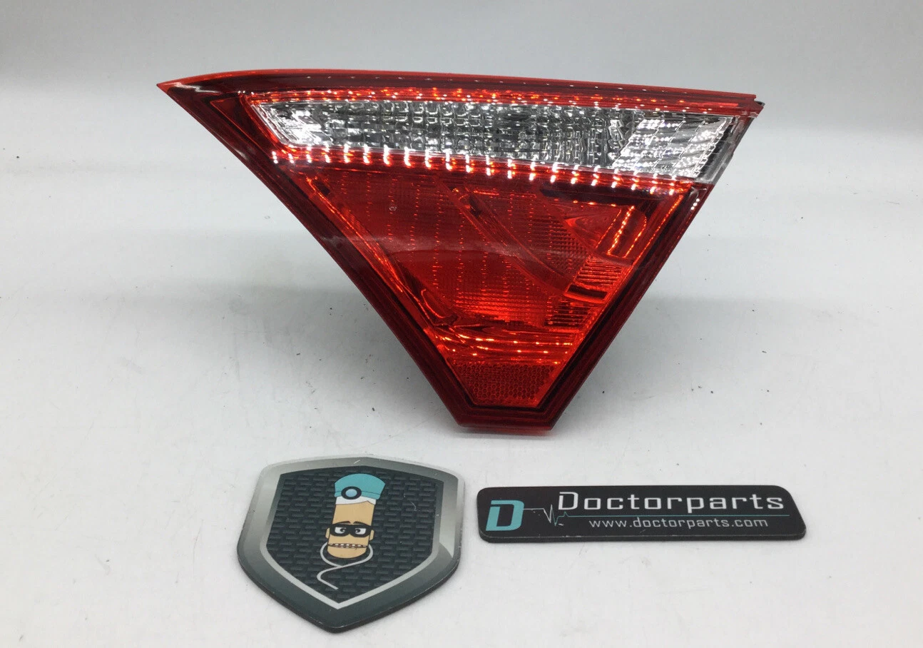 2015 2017 TOYOTA CAMRY REAR INNER TAILLIGHT RIGHT PASSENGER SIDE USED OEM 945235