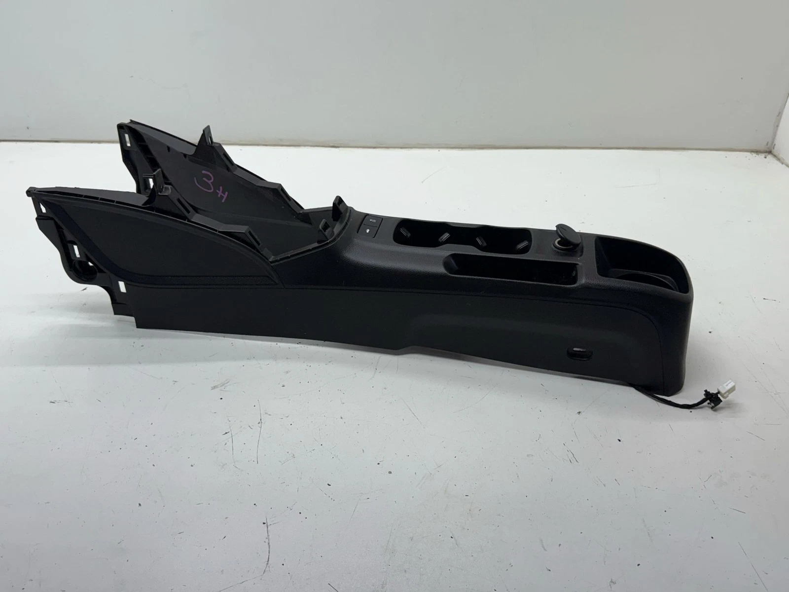 2017-2020 CHEVROLET SONIC CENTER CONSOLE BASE 42532293 SEDAN OEM - Image 9