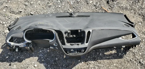 2016 - 2018 CHEVROLET MALIBU DASH BOARD Oem Used WITH BAG