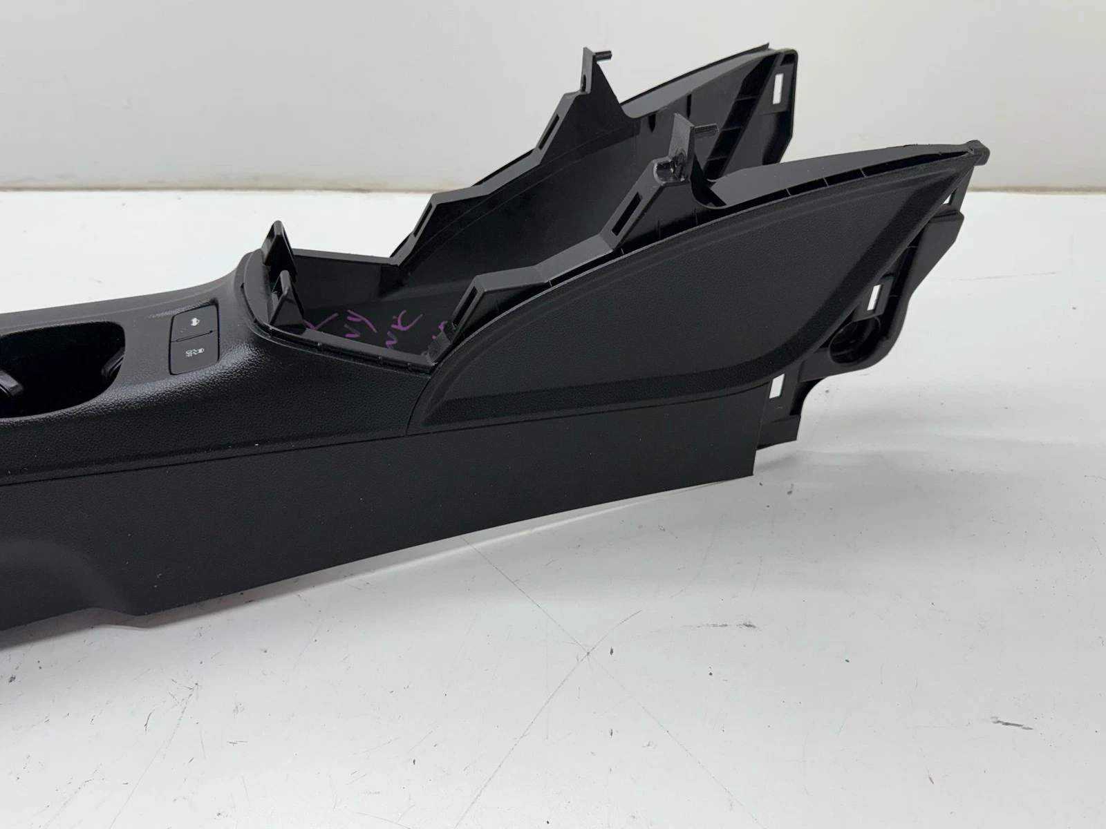 2017-2020 CHEVROLET SONIC CENTER CONSOLE BASE 42532293 SEDAN OEM - Image 5
