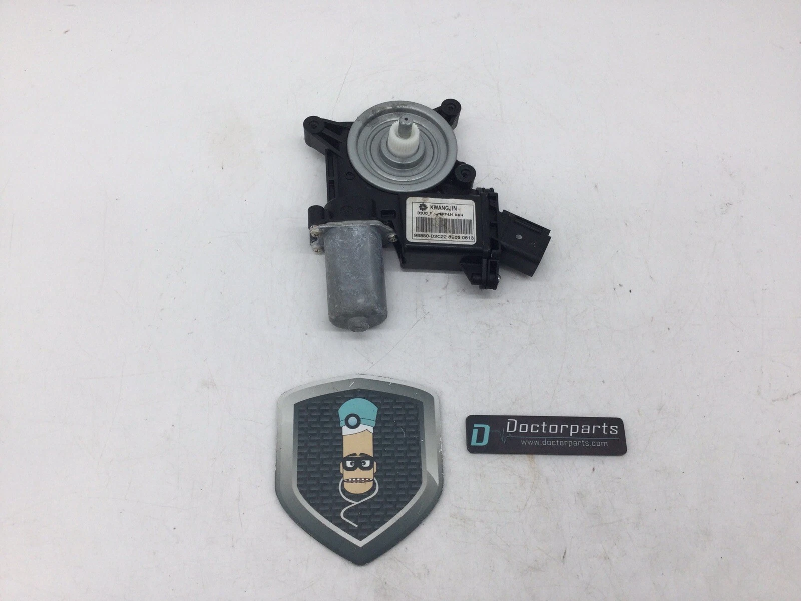 2018 - 2019 CHEVROLET EQUINOX FRONT DRIVER LEFT DOOR WINDOW REGULATOR OEM USED - Image 2