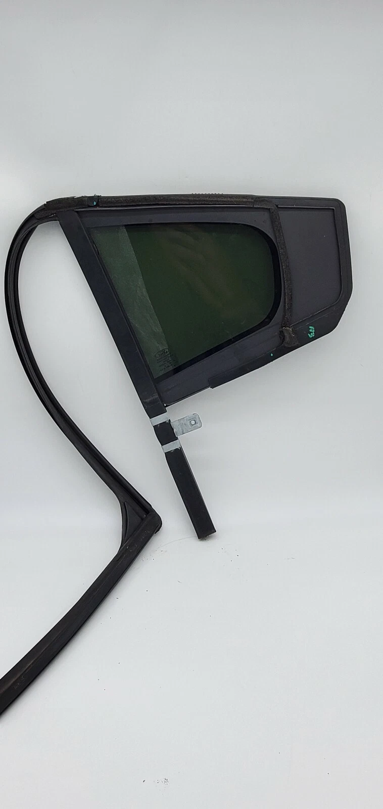 Ford Taurus rear quarter glass 2013-2018 - Image 2
