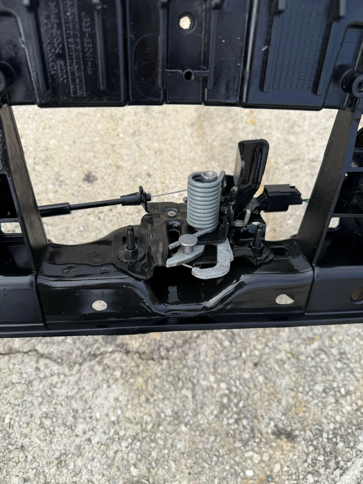 2018 - 2023 FORD MUSTANG FRONT RADIATOR UPPER TIE BAR REINFORCEMENT BRACKET OEM - Image 6