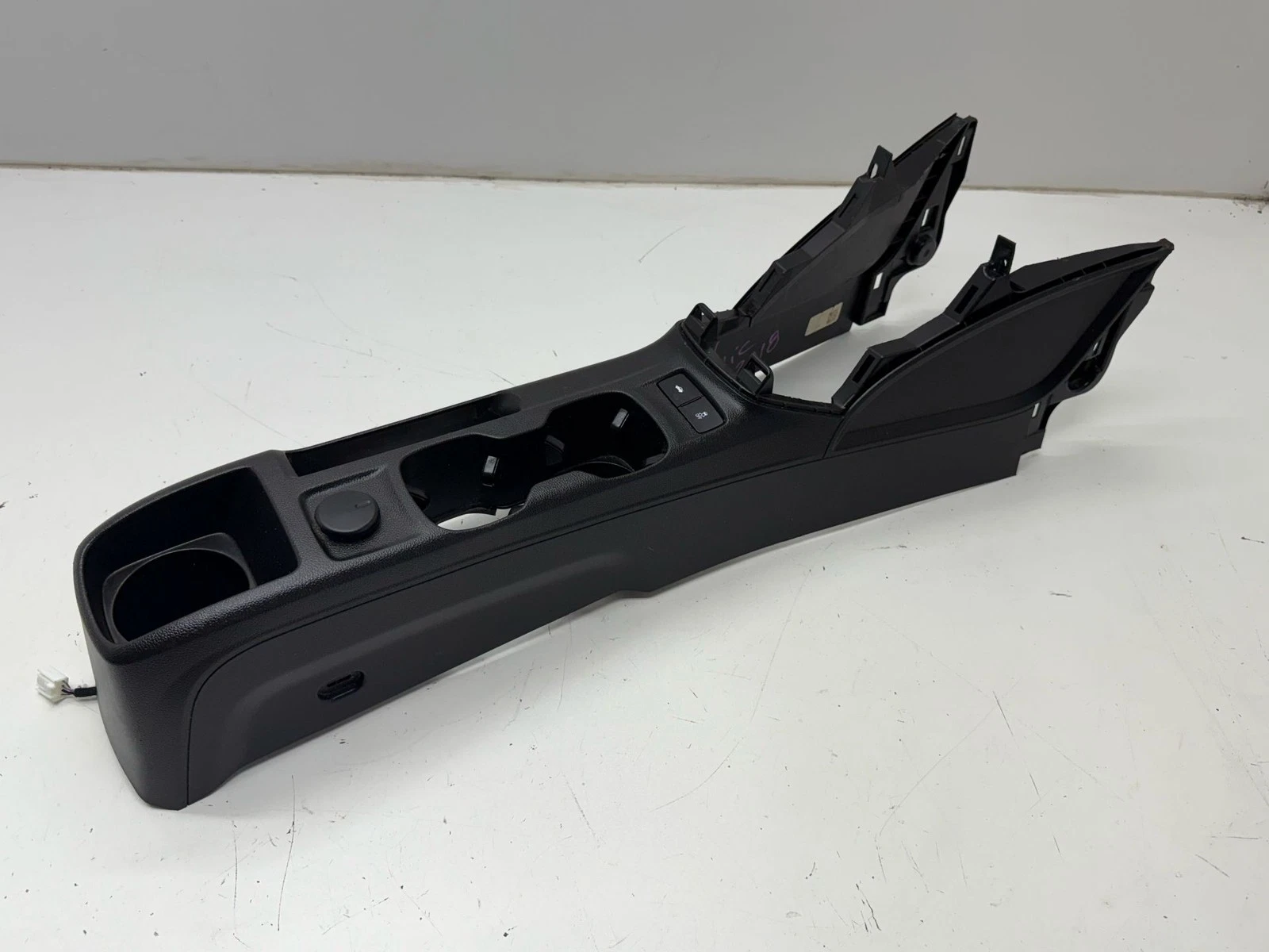 2017-2020 CHEVROLET SONIC CENTER CONSOLE BASE 42532293 SEDAN OEM - Image 4
