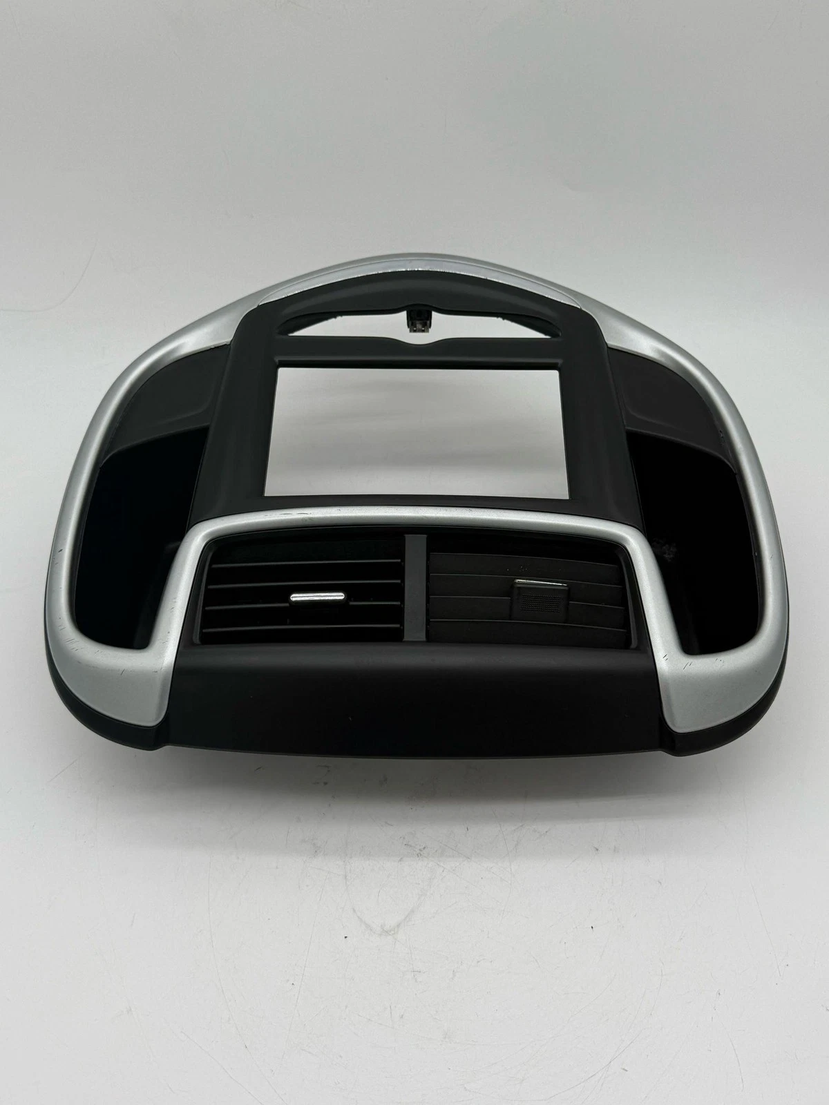 2017-2020 CHEVROLET SONIC RADIO BEZEL WITH VENTS 42526597 - Image 2